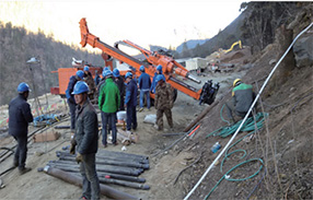 云南香格里拉普朗銅礦區 （冰川地質，56米永久性錨桿）
