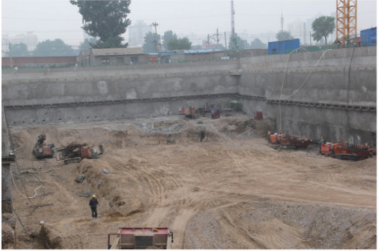 北京地鐵10號線豐益橋工地(圖1)