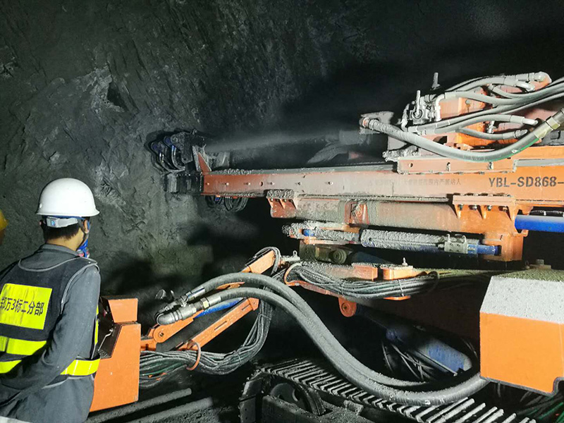 優(yōu)博林SD868-2在為中鐵隧道局鄭萬項目做超前地質(zhì)預(yù)報施工(圖2)